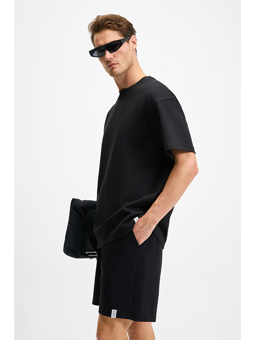 Erkek Beli Lastikli Arka Tek Cepli Kordonlu Relaxed Fit Siyah Şort-2