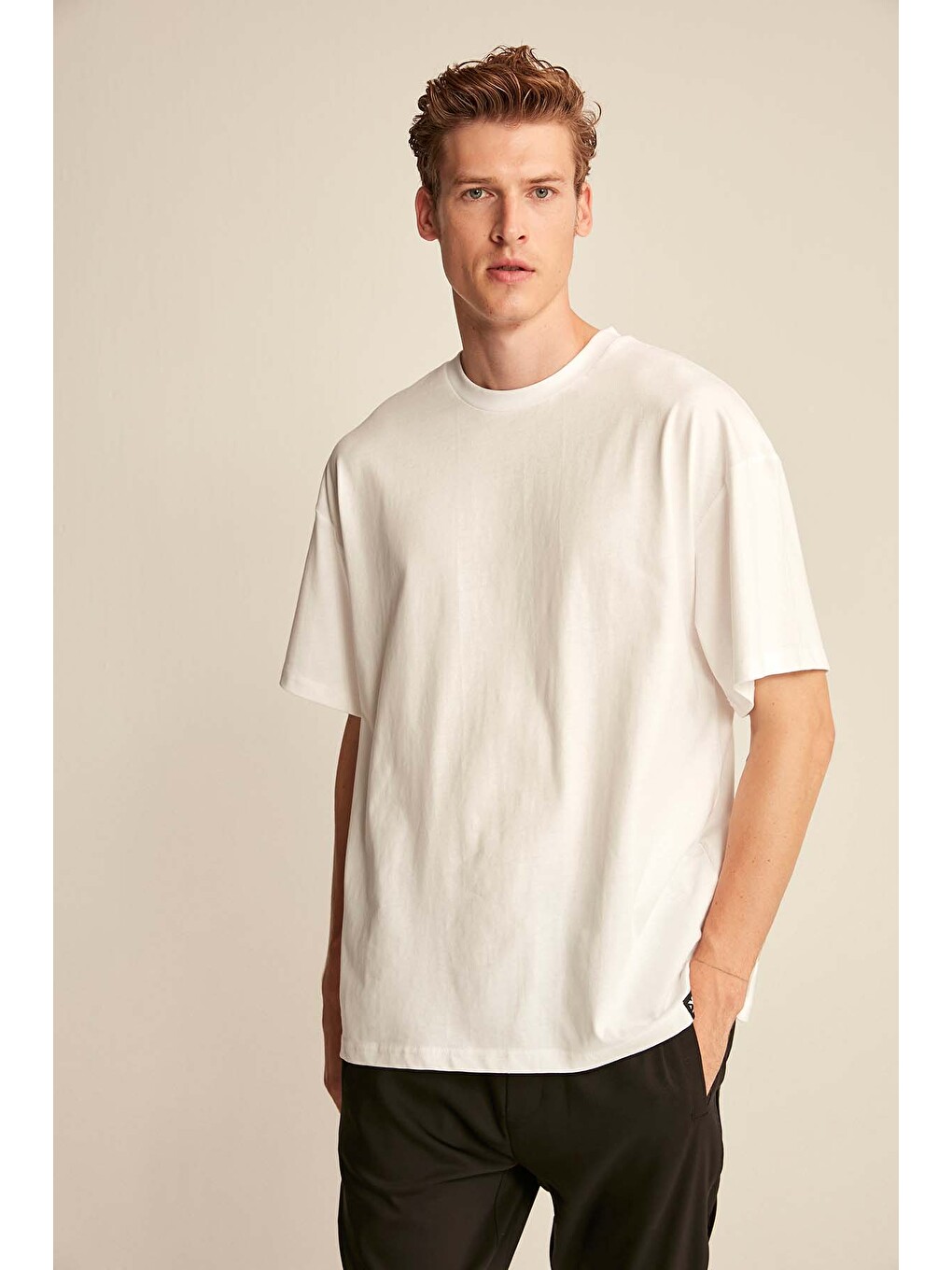 Erkek Oversize Fit %100 Organik Pamuk Kalın Dokulu Bisiklet Yakalı Beyaz Tişört-1