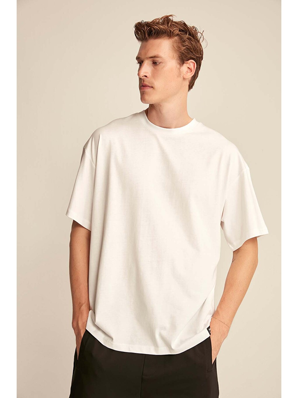 Erkek Oversize Fit %100 Organik Pamuk Kalın Dokulu Bisiklet Yakalı Beyaz Tişört-2