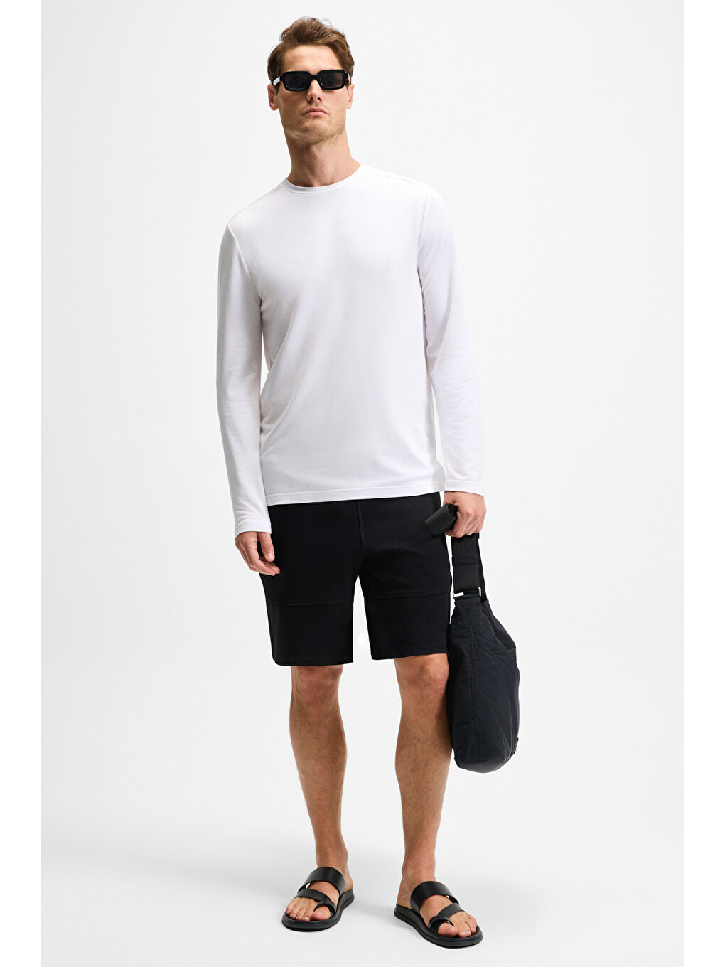Konsa Erkek Beli Lastikli Kordonlu Yanları Fermuarlı Cepli Relaxed Fit Siyah Şort & Bermuda-1