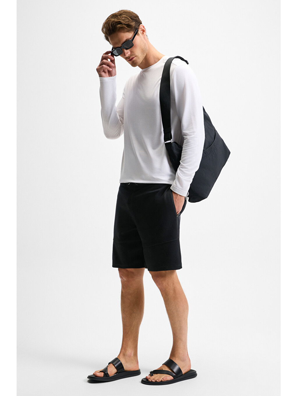 Konsa Erkek Beli Lastikli Kordonlu Yanları Fermuarlı Cepli Relaxed Fit Siyah Şort & Bermuda-4