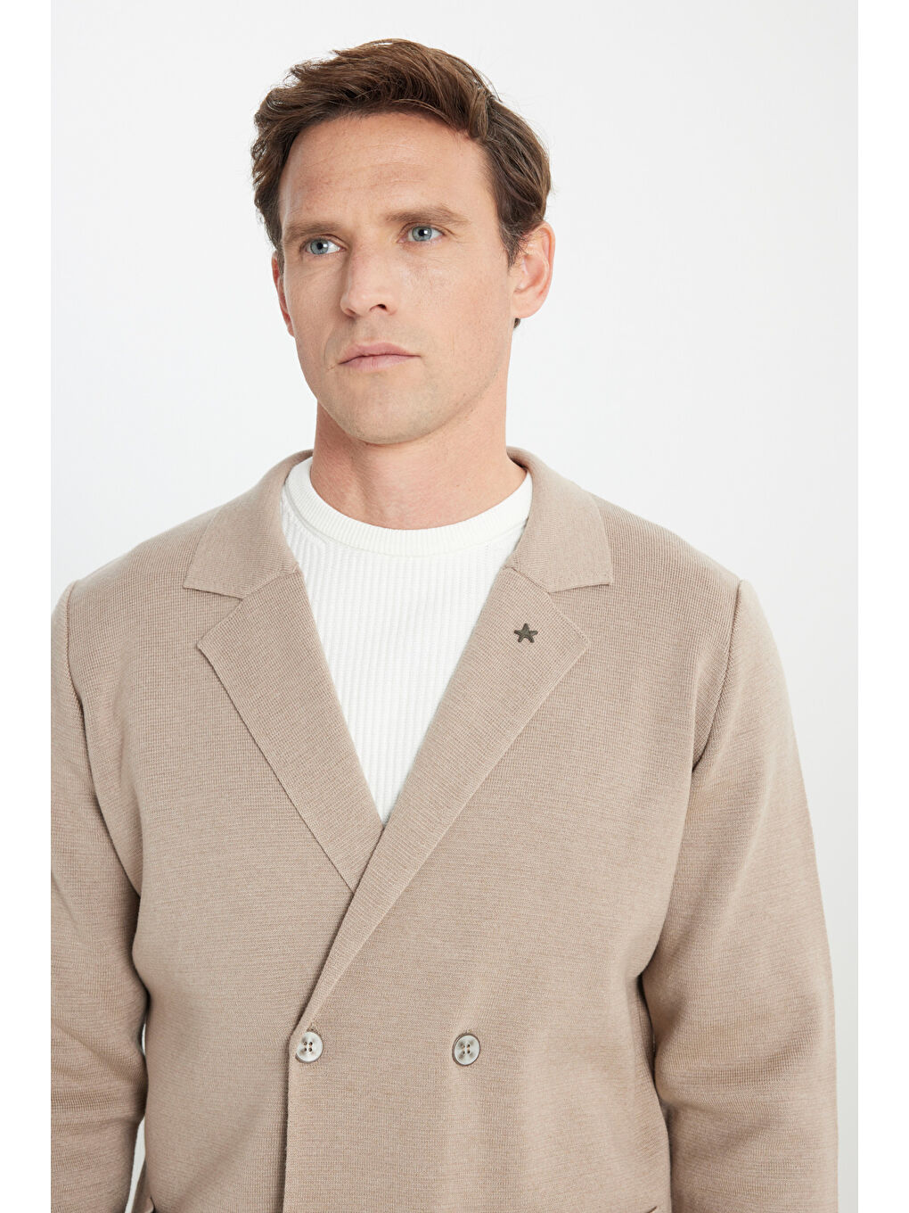Bej Erkek Vizon Pamuklu Standart Fit Normal Kesim Kruvaze Yaka Cepli Triko Ceket-3