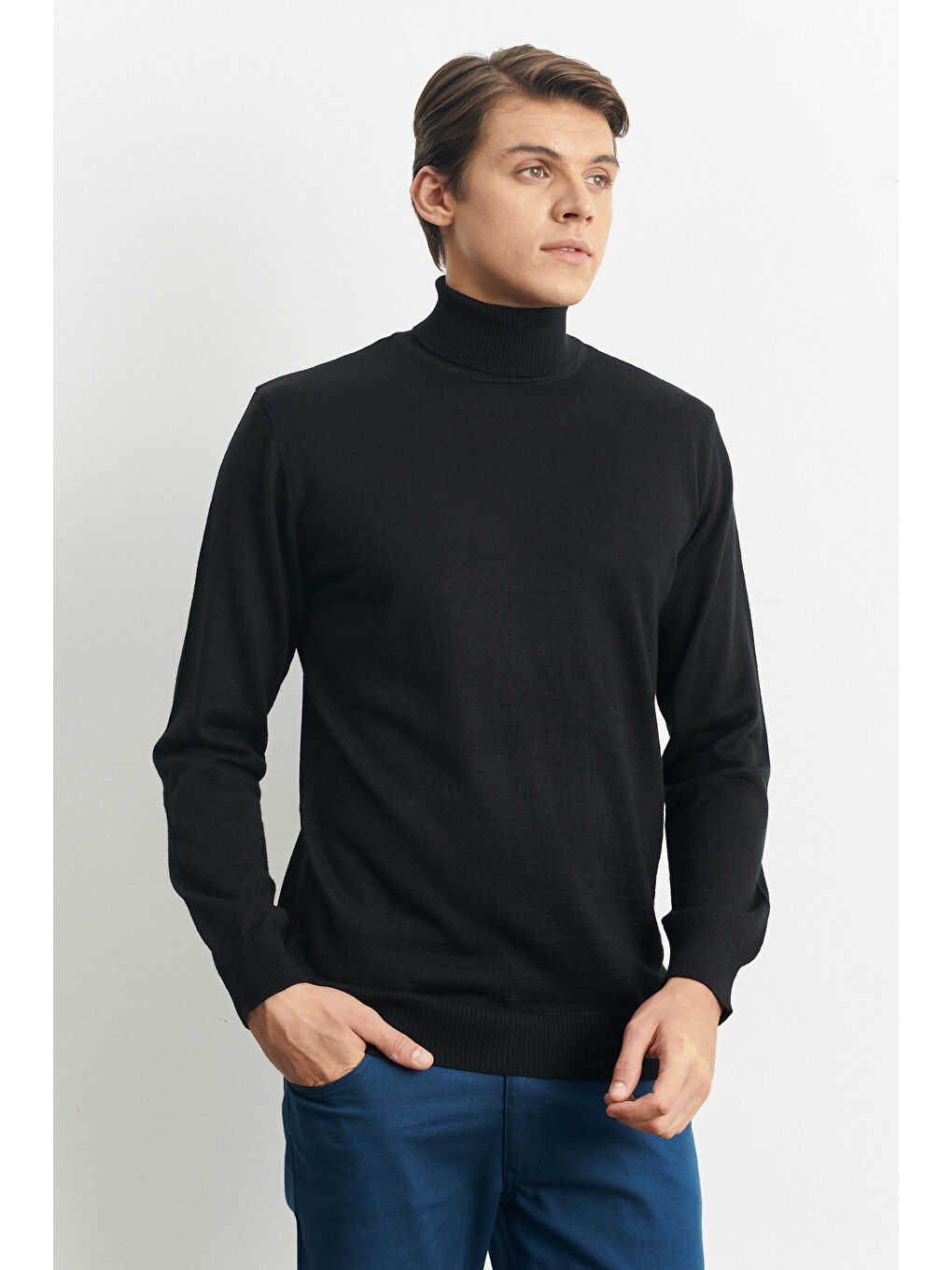 Erkek Siyah Standart Fit Normal Kesim Tam Balıkçı Yaka Yünlü Triko Kazak