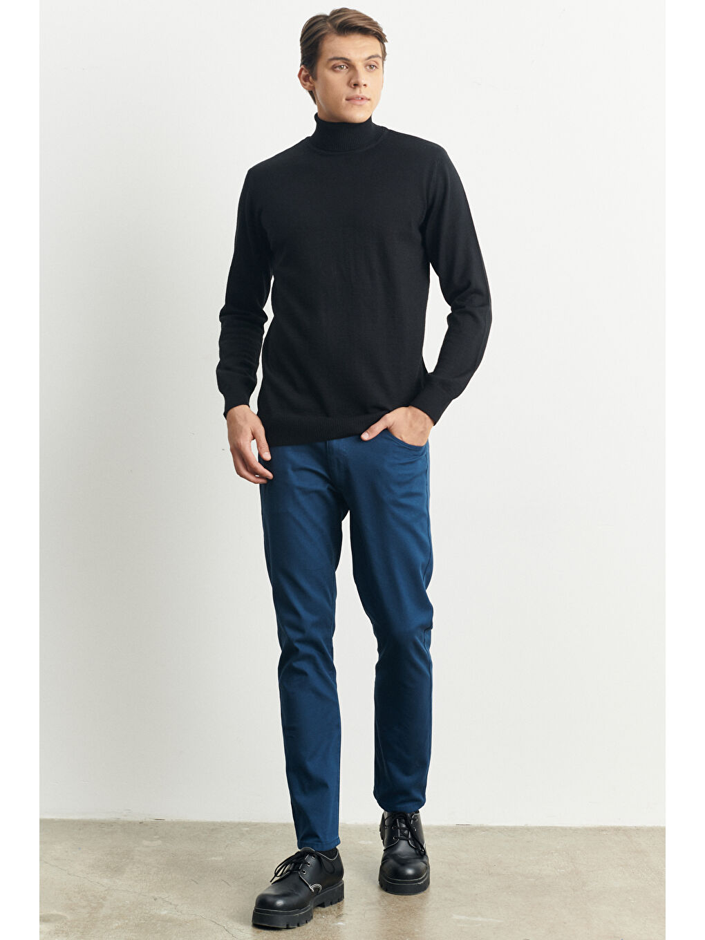 Erkek Siyah Standart Fit Normal Kesim Tam Balıkçı Yaka Yünlü Triko Kazak-1