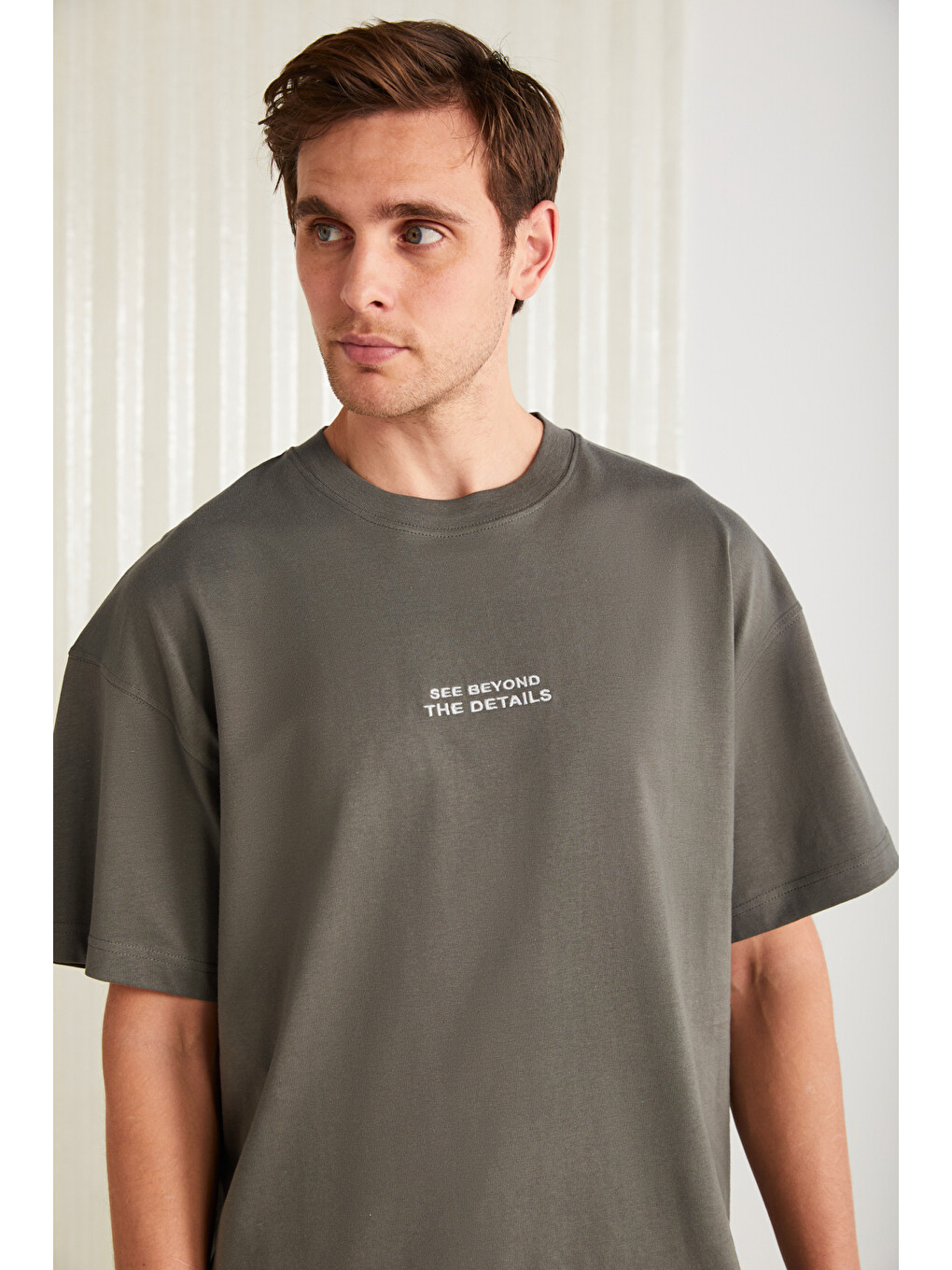 Gri VITO Erkek %100 Organik Pamuklu Nakış Yazı Detaylı Oversize Bol Kesim Kısa Kollu GRİ T-Shirt-1