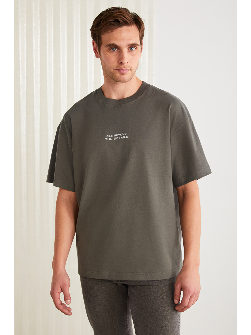 Gri VITO Erkek %100 Organik Pamuklu Nakış Yazı Detaylı Oversize Bol Kesim Kısa Kollu GRİ T-Shirt-2