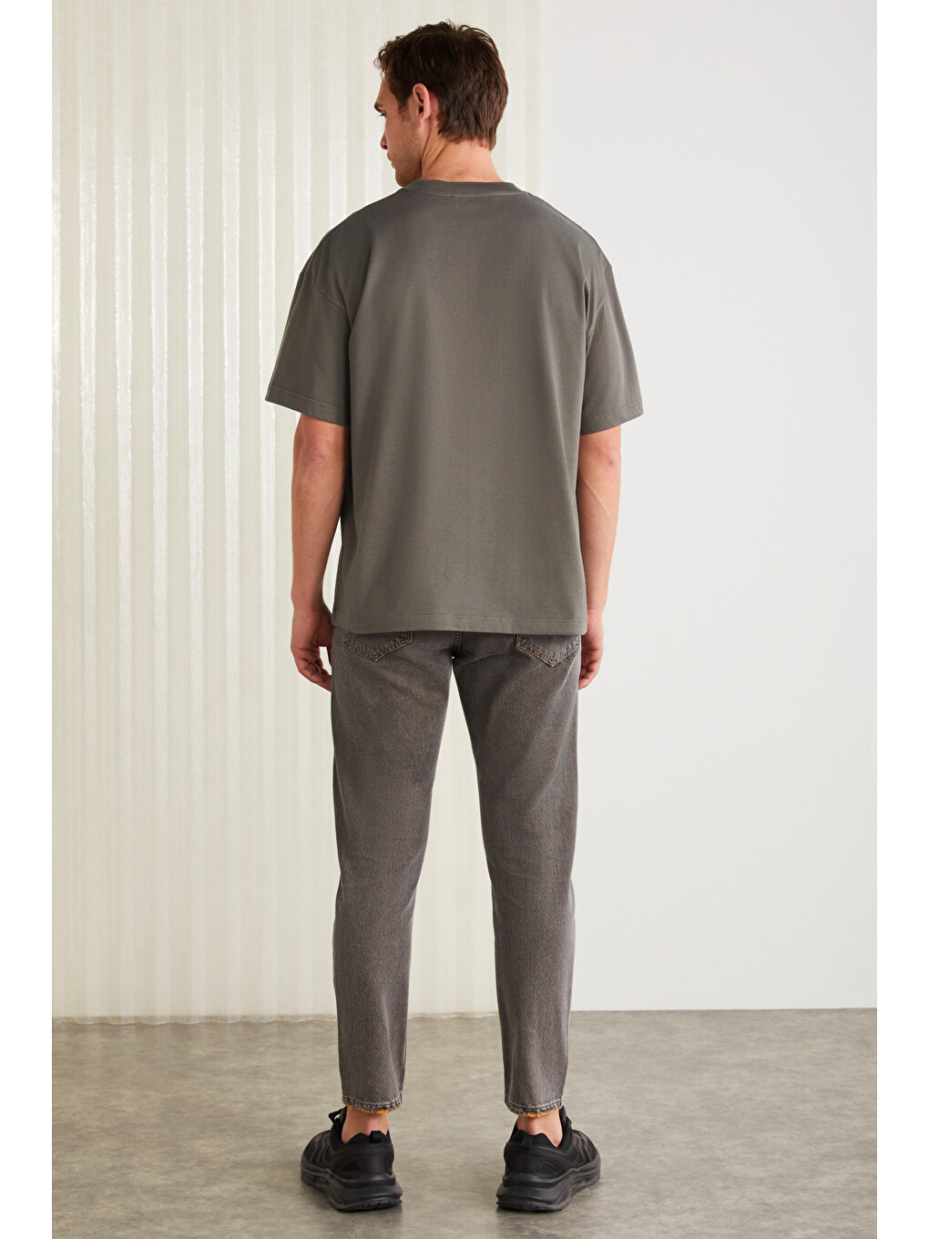 Gri VITO Erkek %100 Organik Pamuklu Nakış Yazı Detaylı Oversize Bol Kesim Kısa Kollu GRİ T-Shirt-4