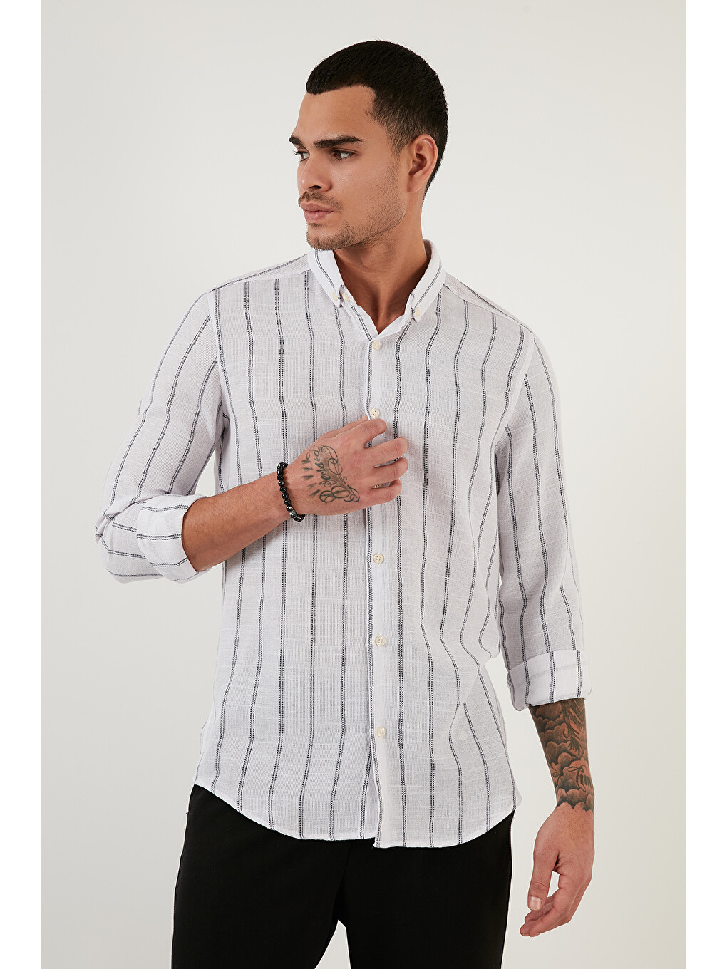 Beyaz Pamuklu Çizgili Regular Fit Düğmeli Yaka Gömlek Cf21s112480-1