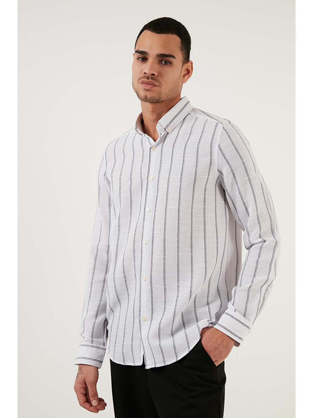 Beyaz Pamuklu Çizgili Regular Fit Düğmeli Yaka Gömlek Cf21s112480-4
