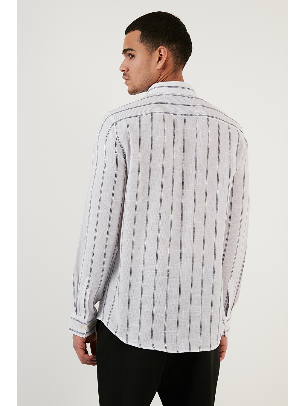 Beyaz Pamuklu Çizgili Regular Fit Düğmeli Yaka Gömlek Cf21s112480-5