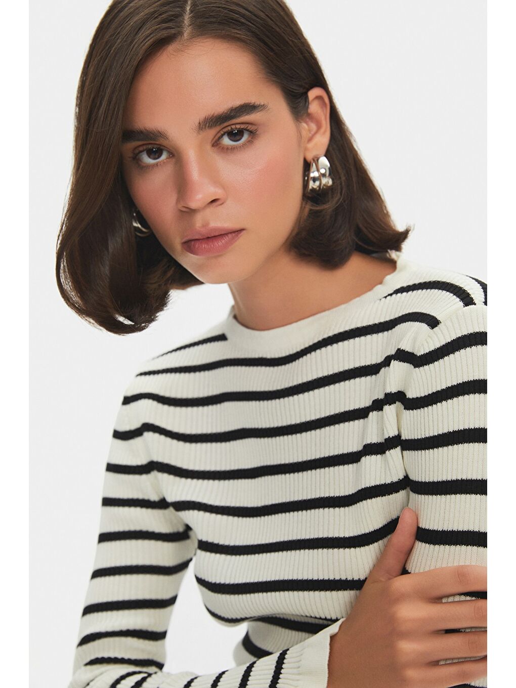 Beyaz Kadın Kolları Düğme Detaylı Çizgili Triko Kazak Etek Takım-5