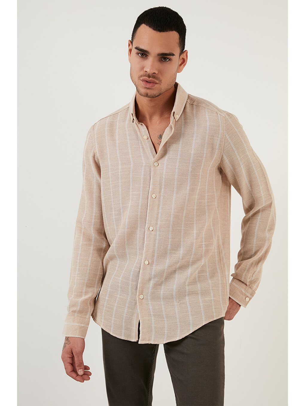 Ekru Pamuklu Çizgili Regular Fit Düğmeli Yaka Gömlek Cf21s112480-3