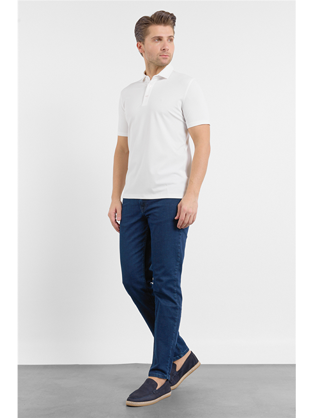 Beyaz İtalyan Yaka Kısa Kol Cepsiz Slim Fit Pamuklu Tişört 1011260180-1