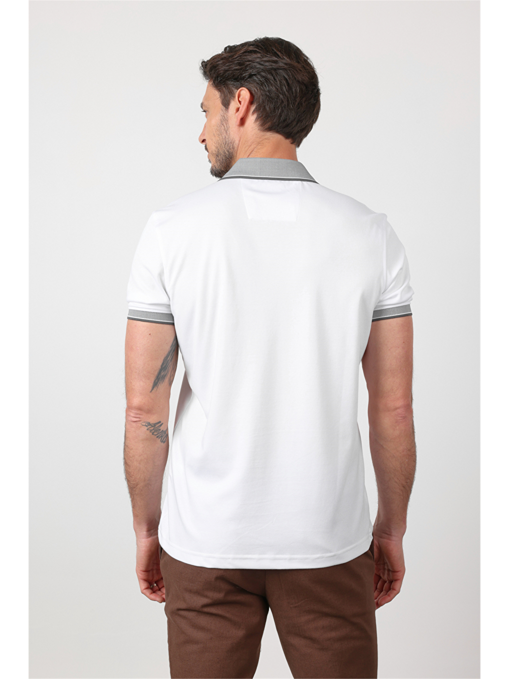 Beyaz Polo Yaka Kısa Kol Cepsiz Comfort Fit Pamuklu Tişört 1011260153-4