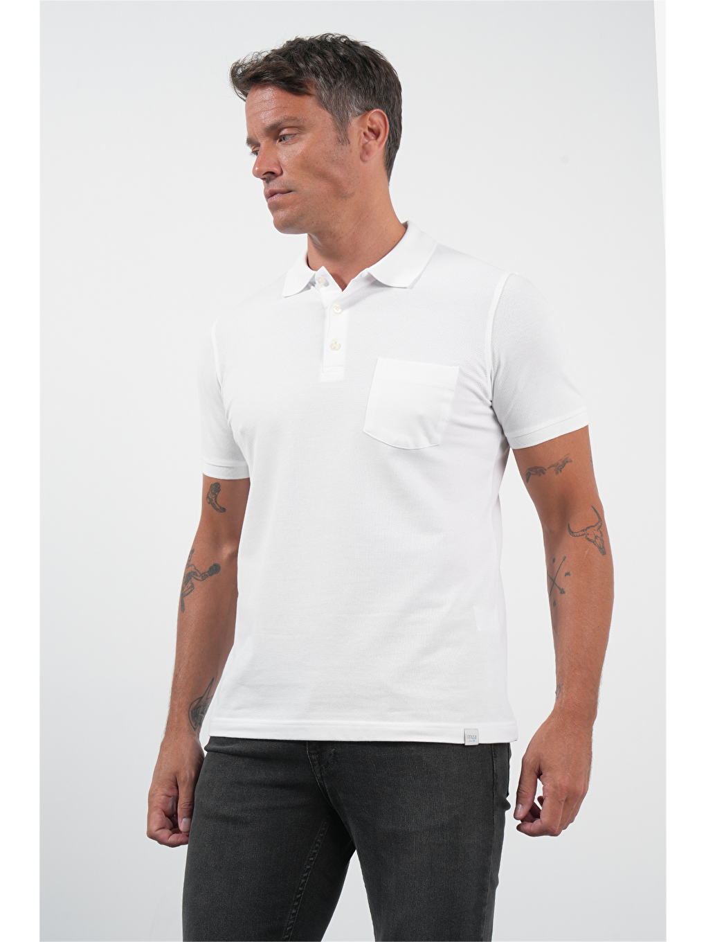 Beyaz Polo Yaka Kısa Kol Cepli Comfort Fit Pamuklu Tişört 1011260155-2