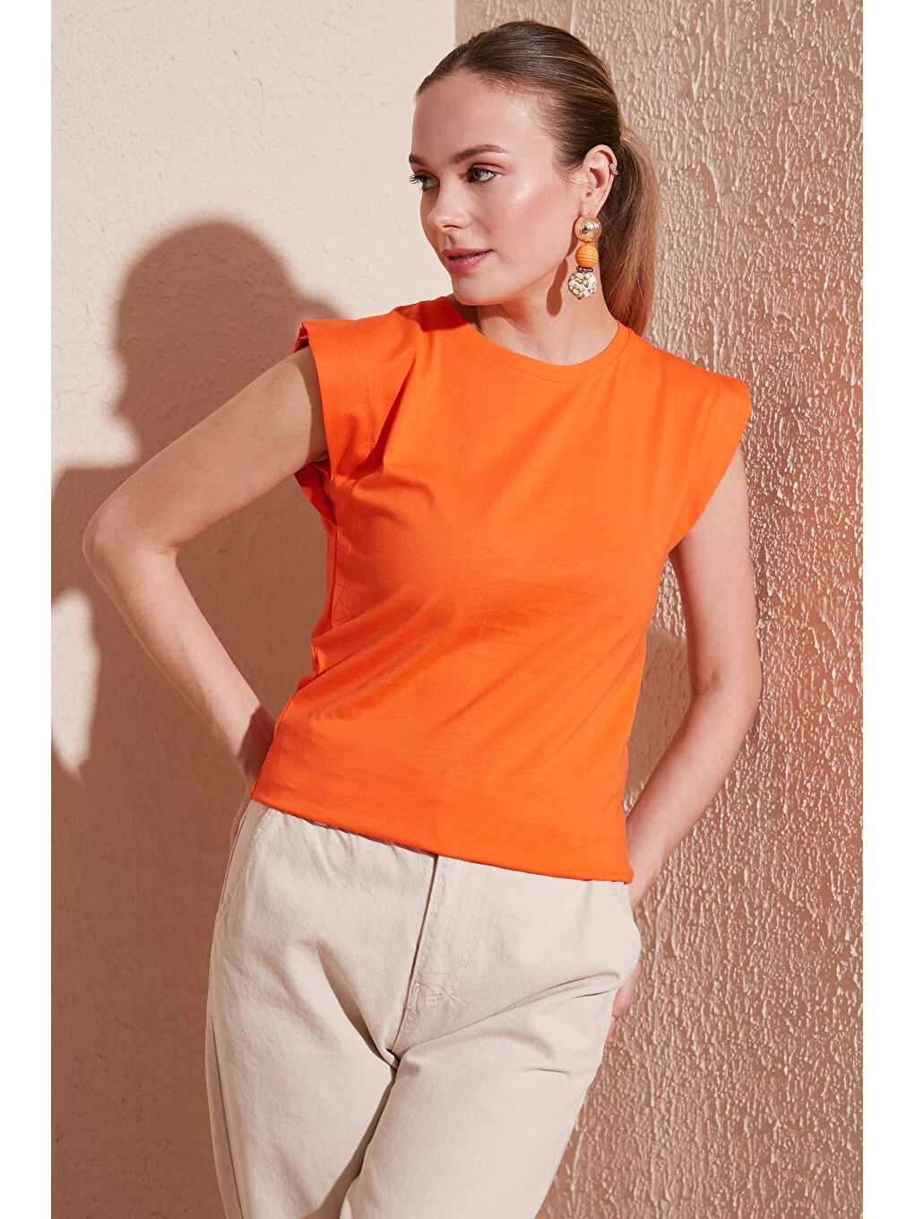 Turuncu % 100 Pamuklu Bisiklet Yaka Kolsuz Kadın T Shirt 5864019-1