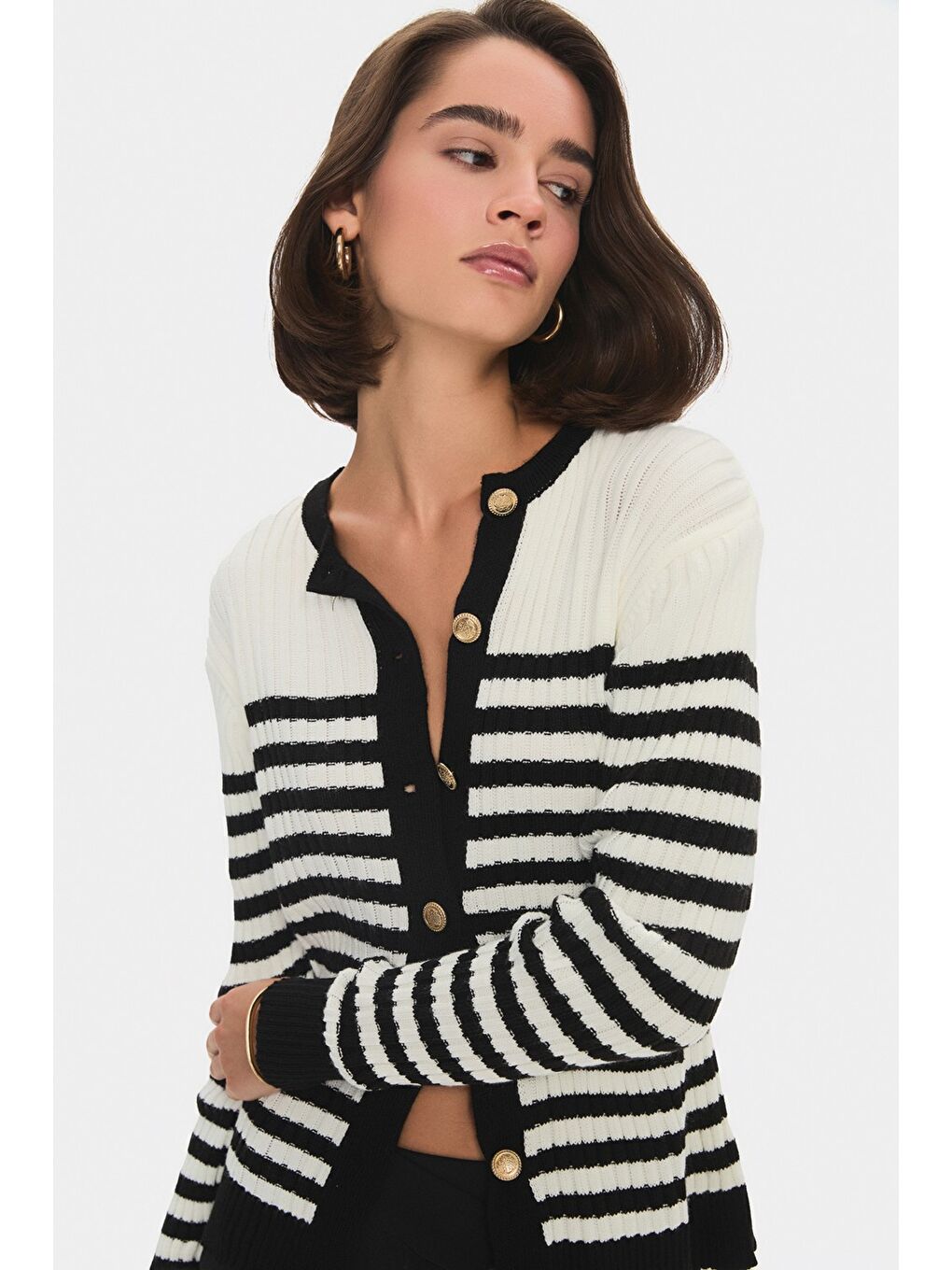 Beyaz Kadın Gold Düğme Detaylı Fitilli Hırka