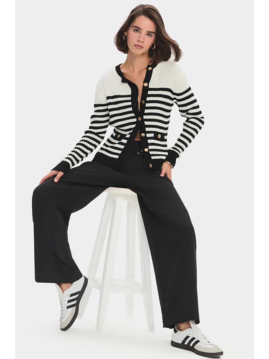 Beyaz Kadın Gold Düğme Detaylı Fitilli Hırka-3