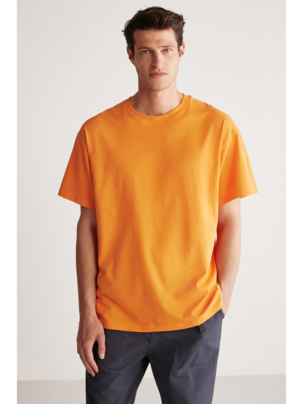 Erkek Oversize Fit %100 Organik Pamuk Kalın Dokulu Bisiklet Yakalı Turuncu Tişört