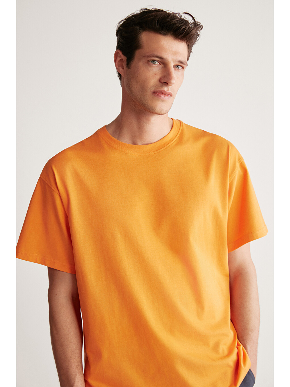 Erkek Oversize Fit %100 Organik Pamuk Kalın Dokulu Bisiklet Yakalı Turuncu Tişört-1