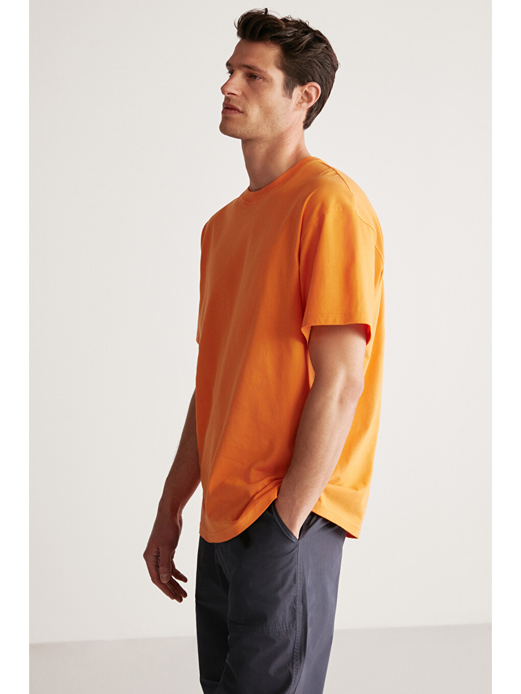 Erkek Oversize Fit %100 Organik Pamuk Kalın Dokulu Bisiklet Yakalı Turuncu Tişört-2