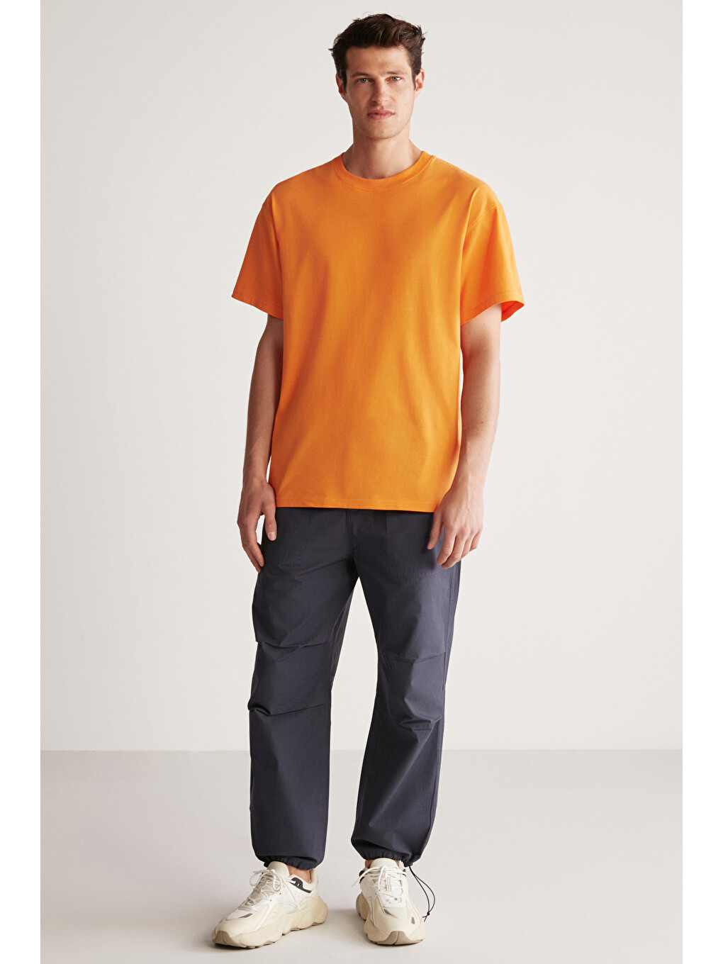 Erkek Oversize Fit %100 Organik Pamuk Kalın Dokulu Bisiklet Yakalı Turuncu Tişört-4