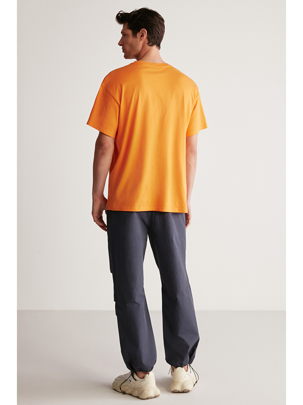 Erkek Oversize Fit %100 Organik Pamuk Kalın Dokulu Bisiklet Yakalı Turuncu Tişört-5