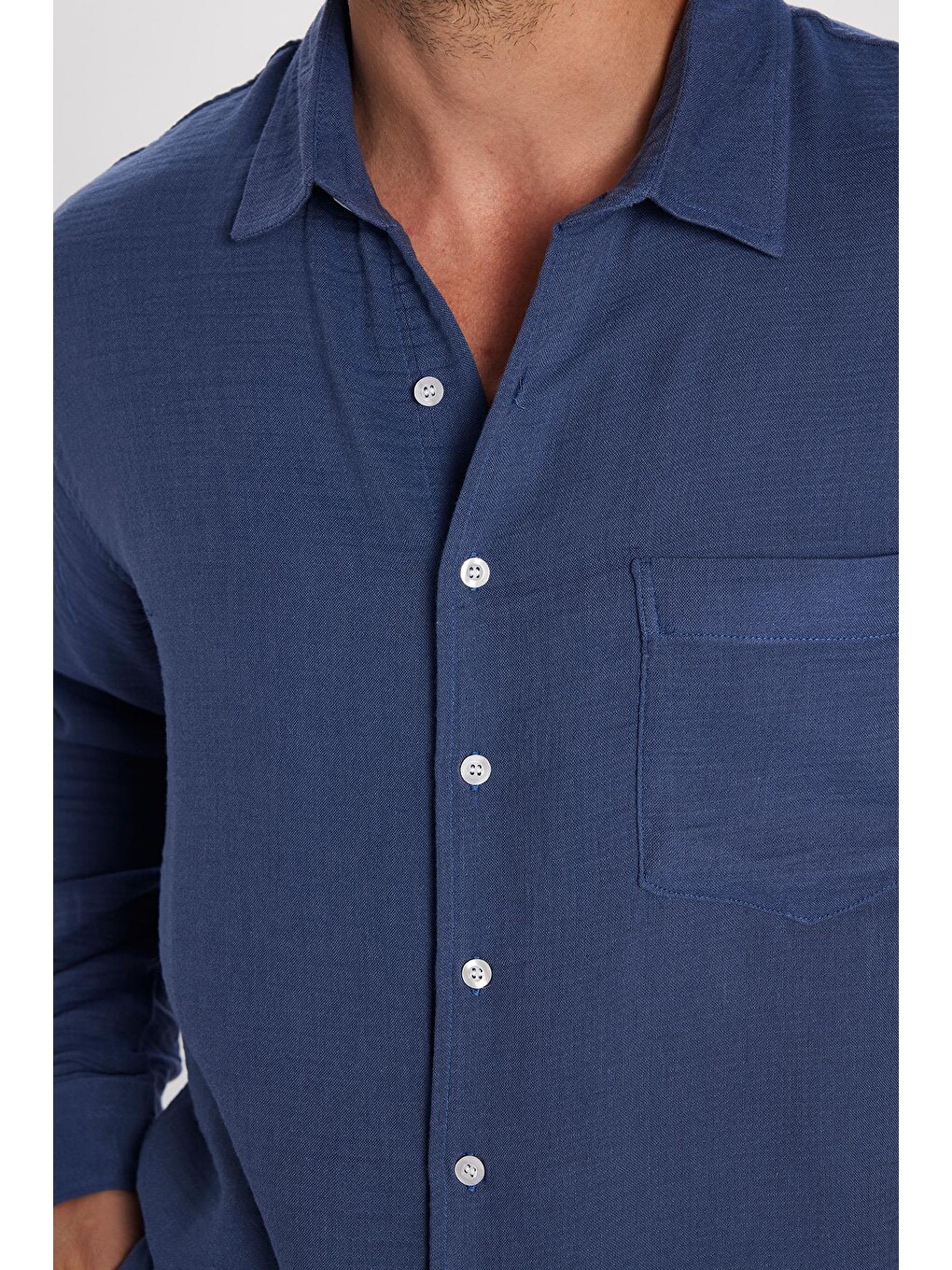 Erkek Relax Fit Rahat Kesim Oversize Müslin Viskon Pamuklu Tek Cepli Düz İndigo Gömlek-3