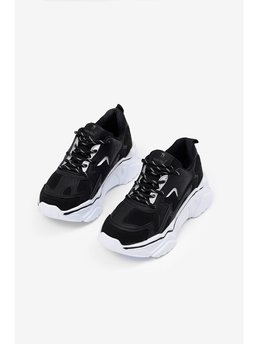 Kadın Siyah Beyaz Rahat Kalıp Yüksek Taban Bağcıklı Spor Ayakkabı-4