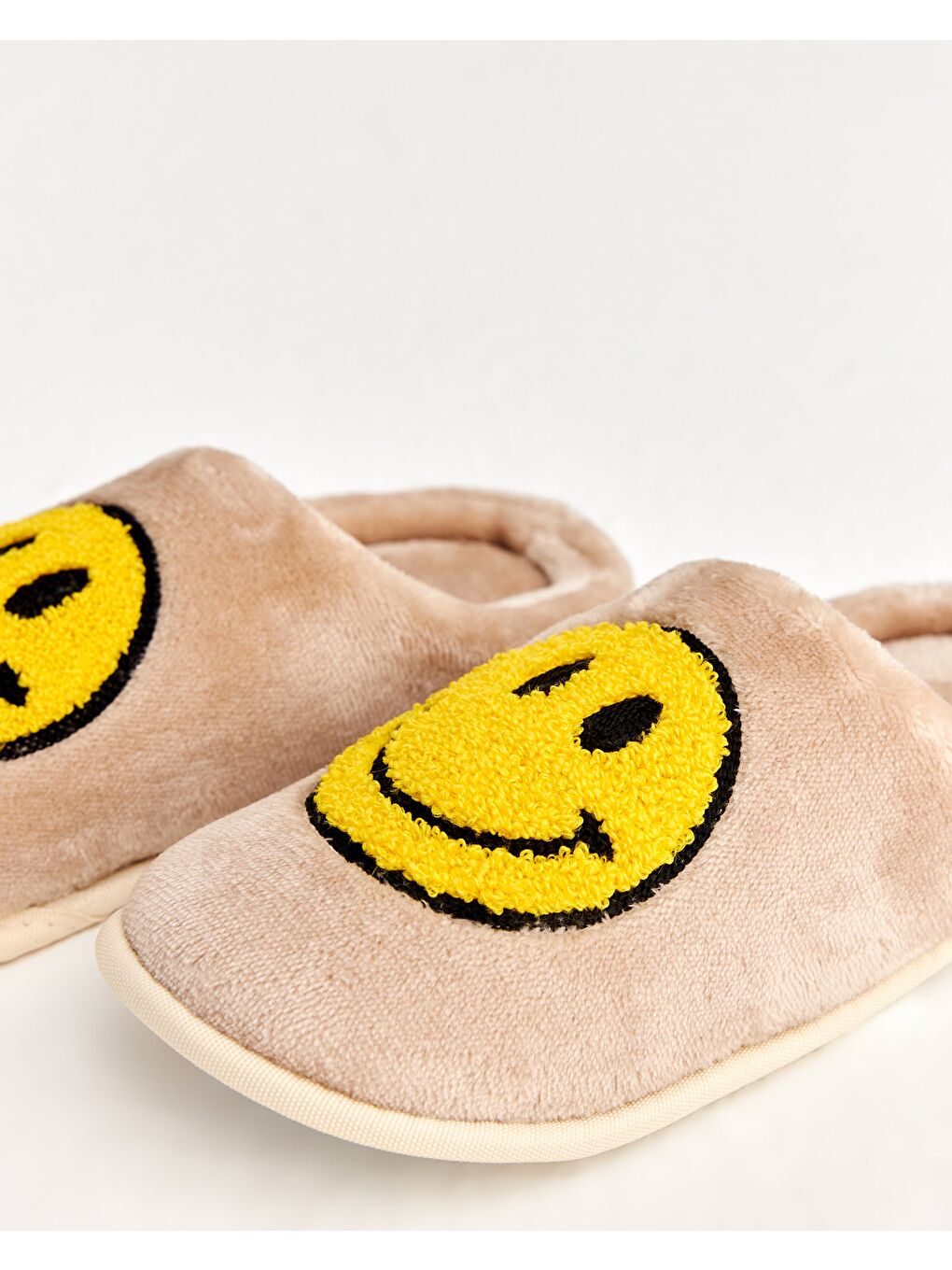 Bej Kadın Gülen Yüz Emojili Ev Terliği - YUBİ-1