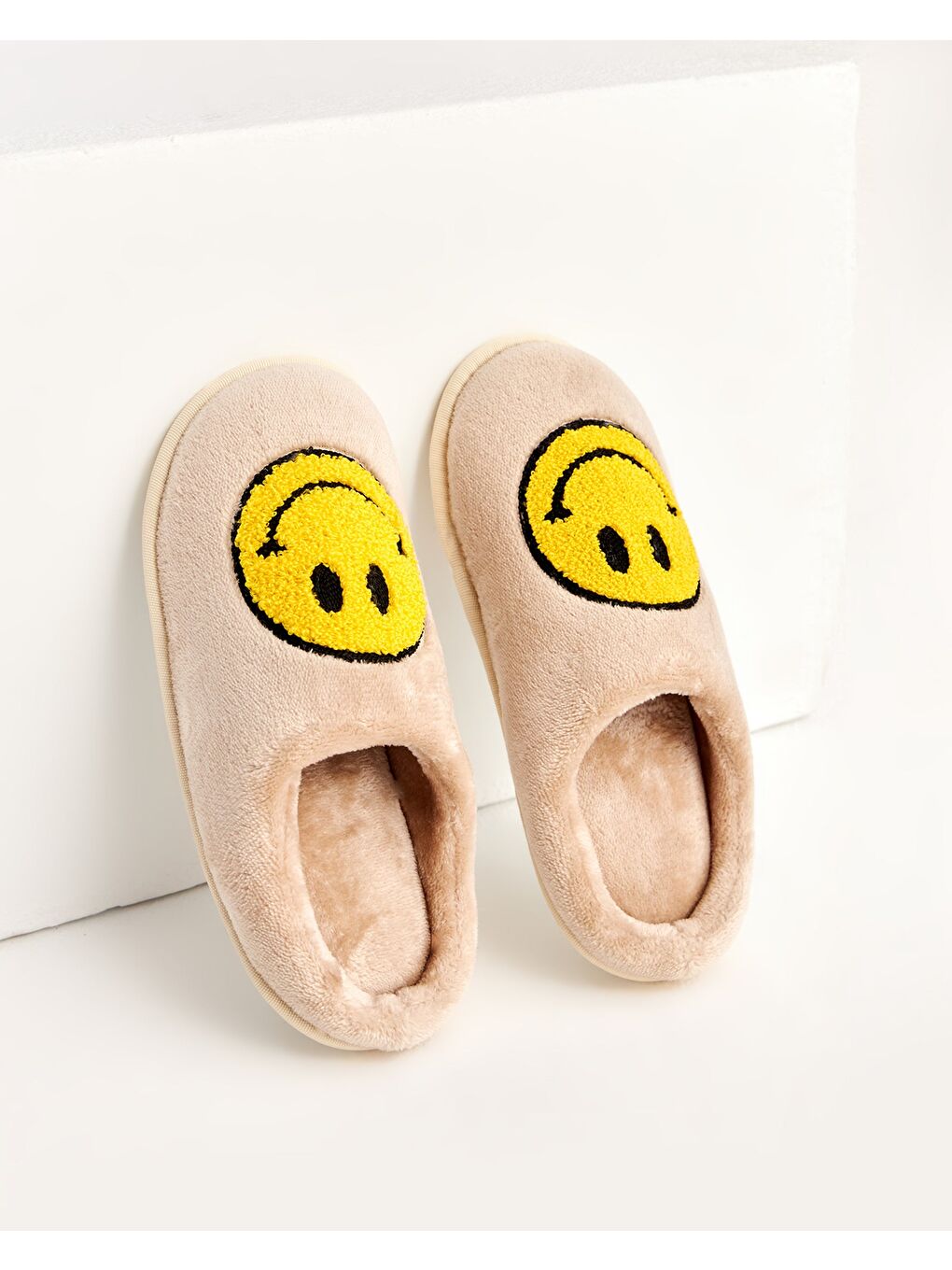 Bej Kadın Gülen Yüz Emojili Ev Terliği - YUBİ-3