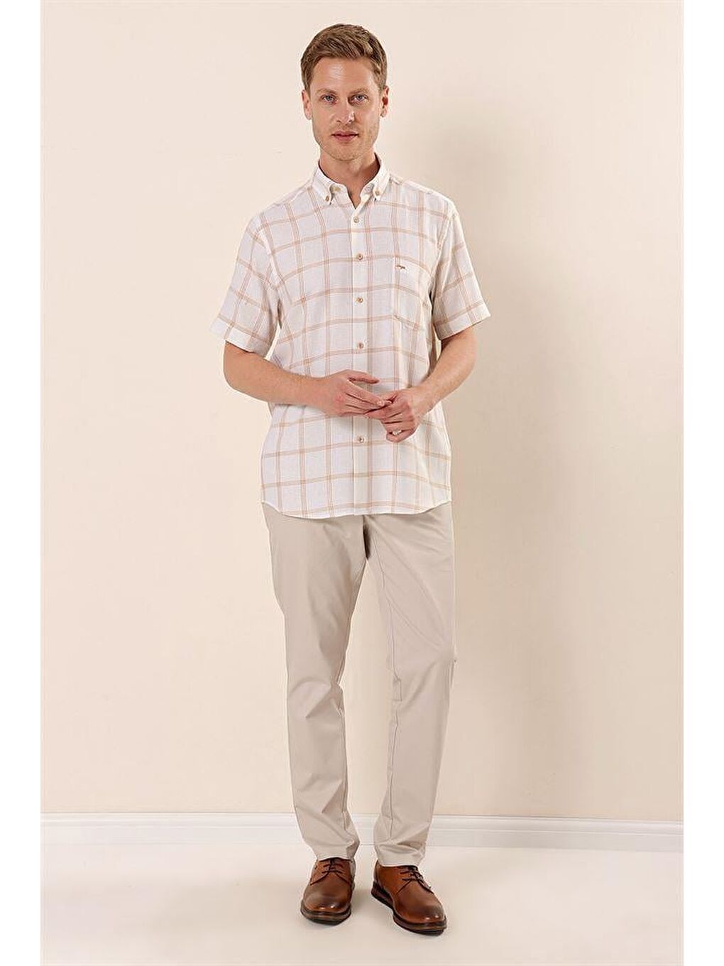 Bej Kısa Kollu  %100 Pamuk Klasik Comfort Fit Rahat Kesim Gömlek 1004230173-1