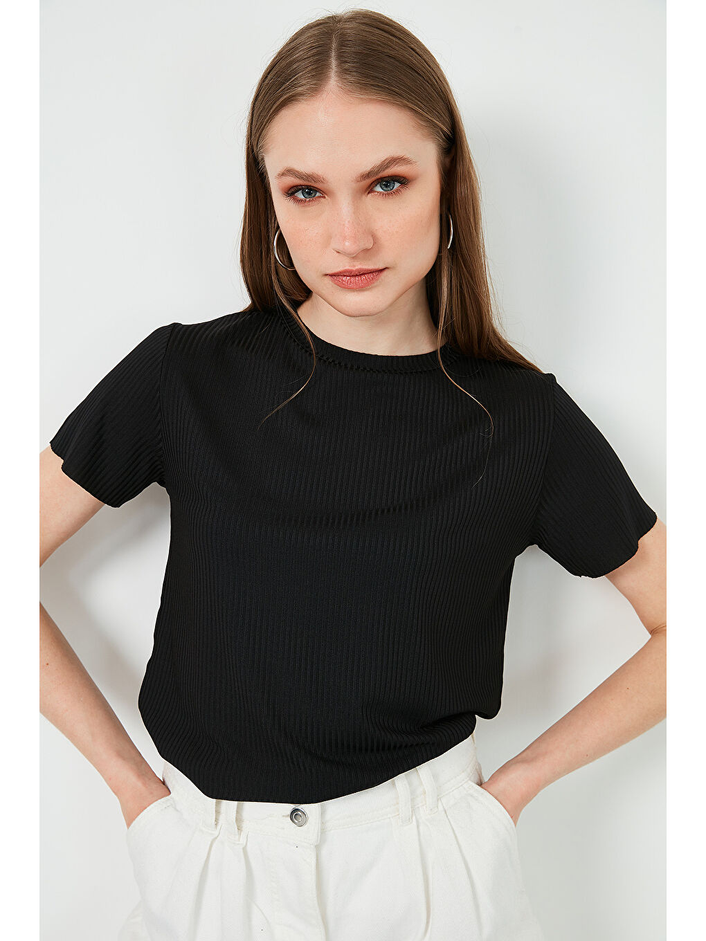 Siyah Bisiklet Yaka Yırtmaç Detaylı Kadın Bluz 5863431-1