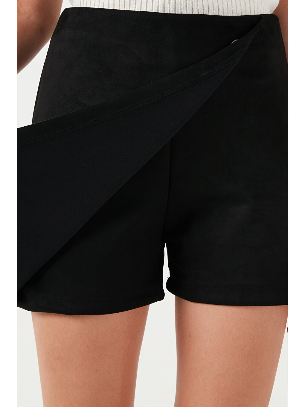 Siyah Asimetrik Kışlık Düğme Detaylı Slim Fit Kadın Şort Etek 5865968-4