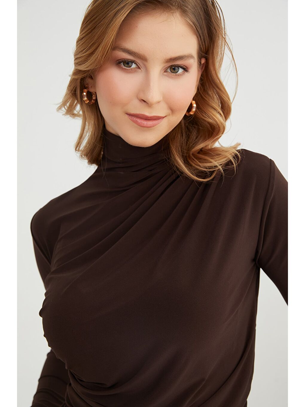 Kahverengi Drapeli Balıkçı Yaka Bluz-1