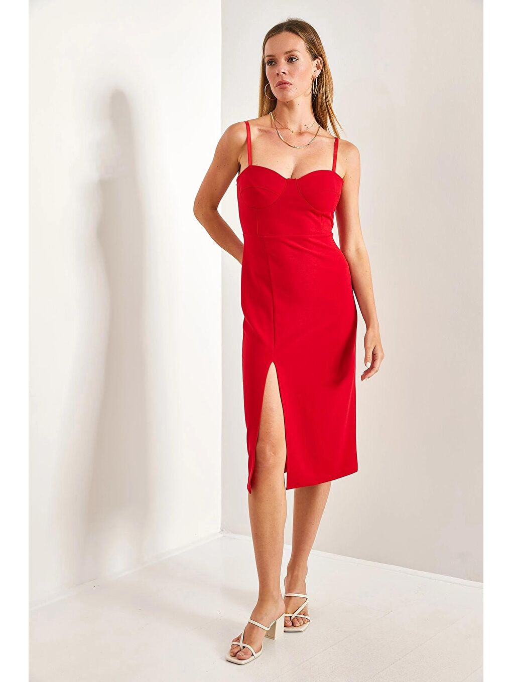 Kırmızı Kadın İp Askılı Scuba Kumaş Yırtmaçlı Elbise-1