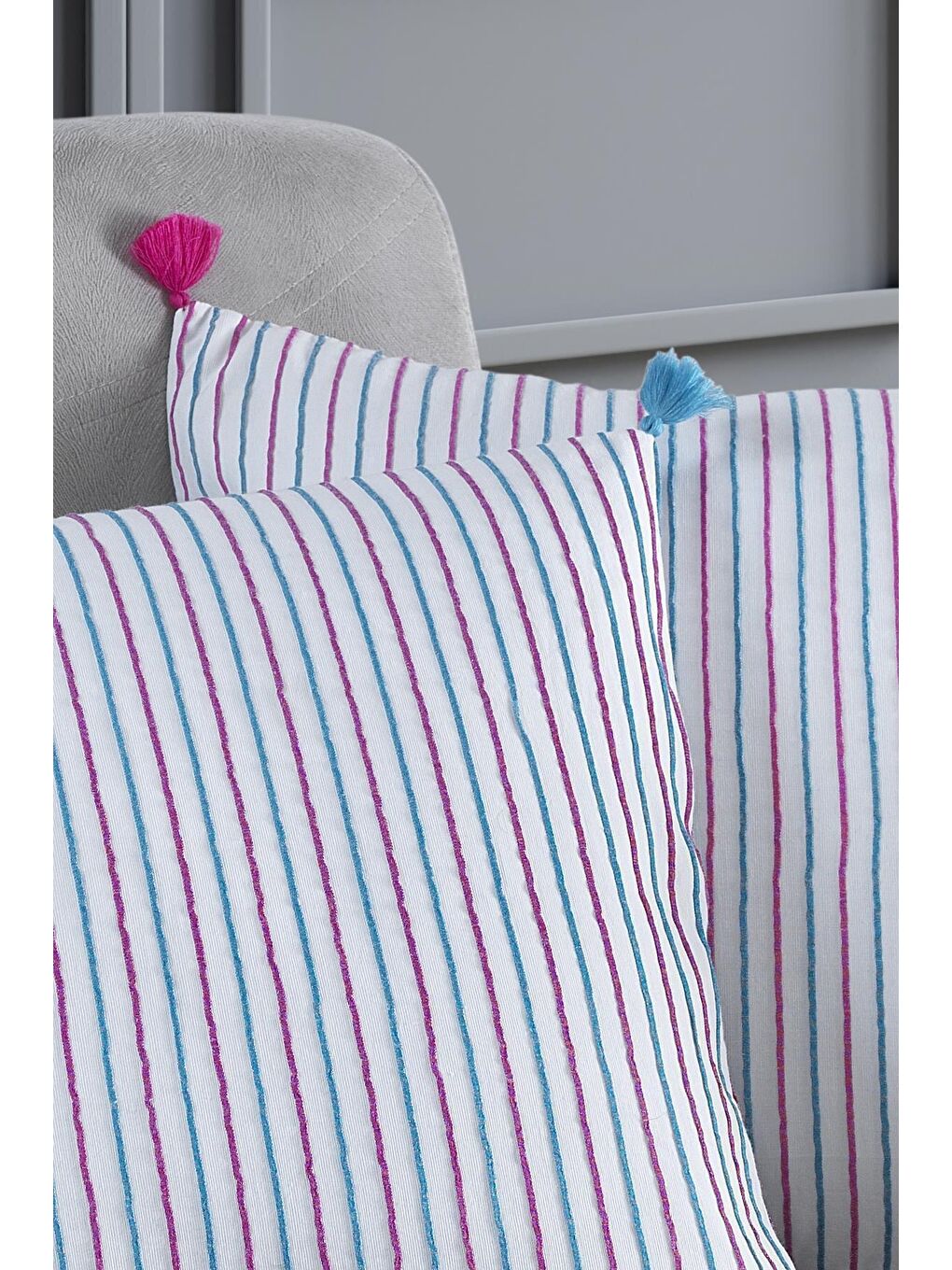 Kırmızı Pompoms 2'li Dekoratif Kırlent Kılıfı Yastık Kılıfı %100 Pamuklu 44x44 Cm-1