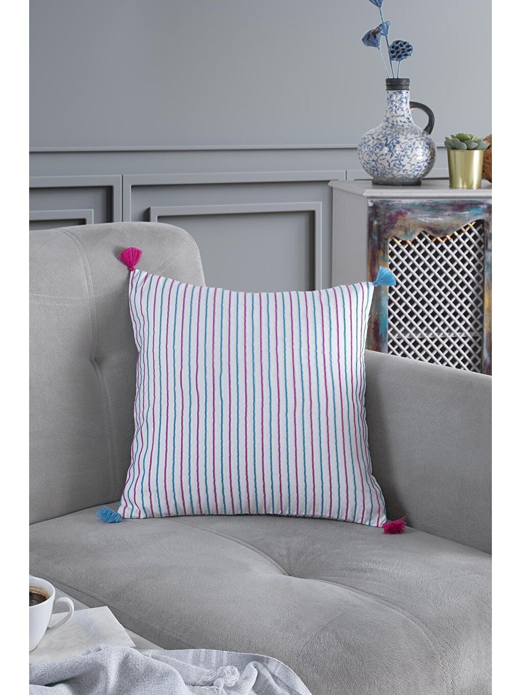 Kırmızı Pompoms 2'li Dekoratif Kırlent Kılıfı Yastık Kılıfı %100 Pamuklu 44x44 Cm-4