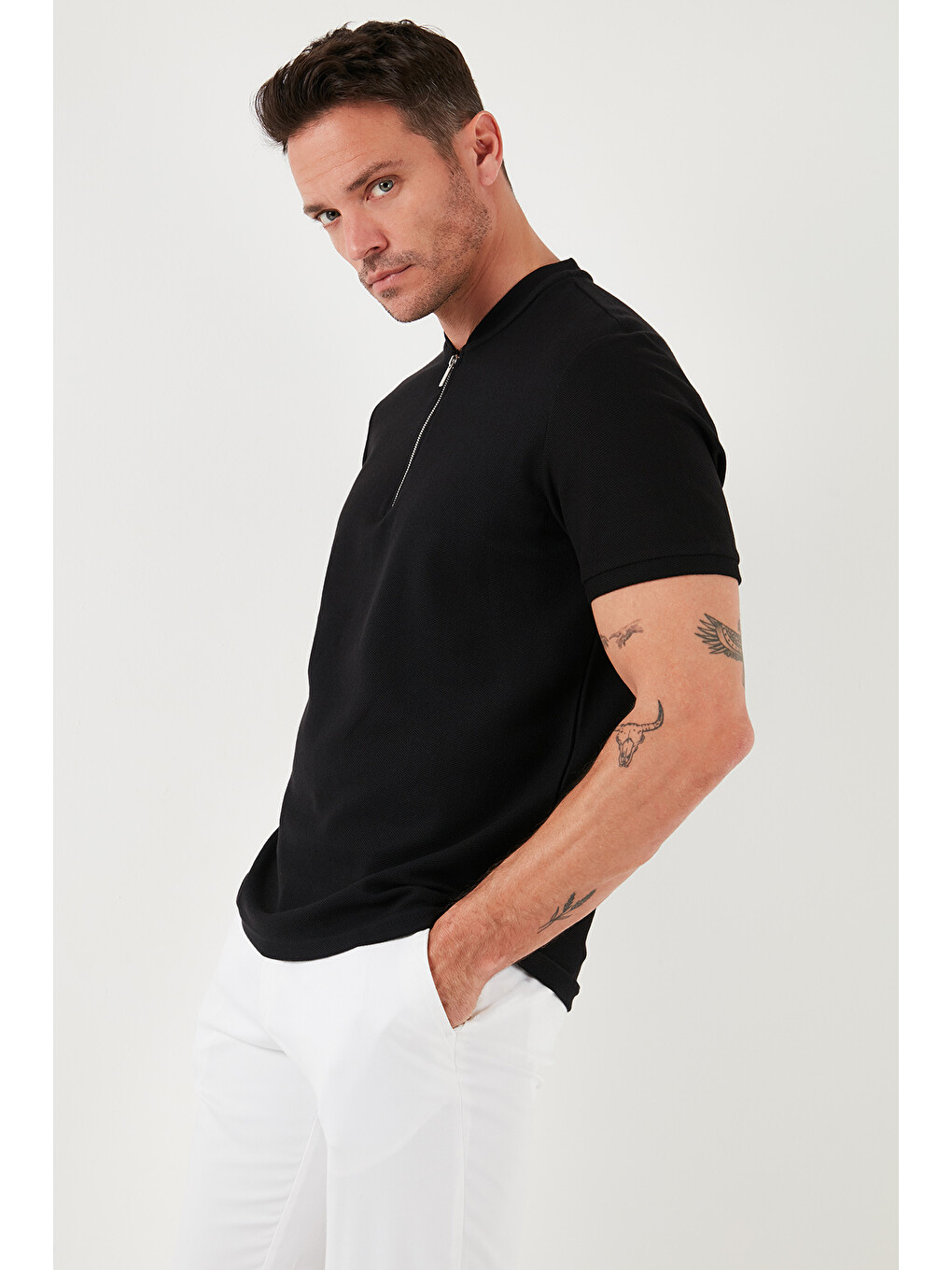 Siyah Pamuklu Regular Fit Yarım Fermuarlı Tişört 5902653-2