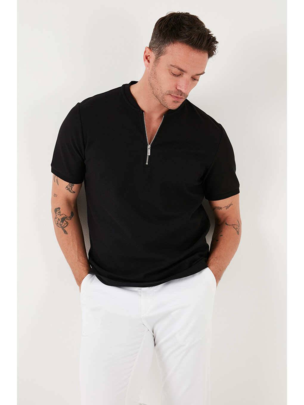 Siyah Pamuklu Regular Fit Yarım Fermuarlı Tişört 5902653-3
