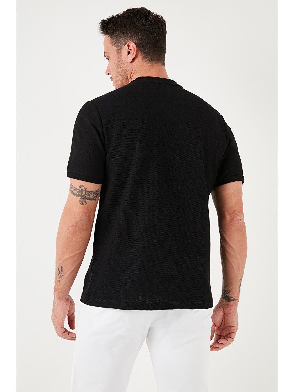 Siyah Pamuklu Regular Fit Yarım Fermuarlı Tişört 5902653-4
