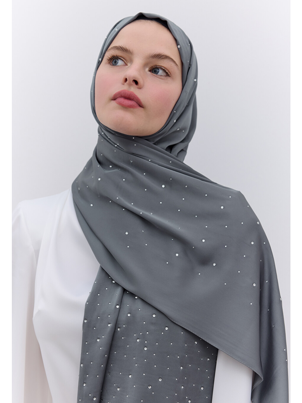 Gri Strass Taşlı İpeksi Şal Füme-2