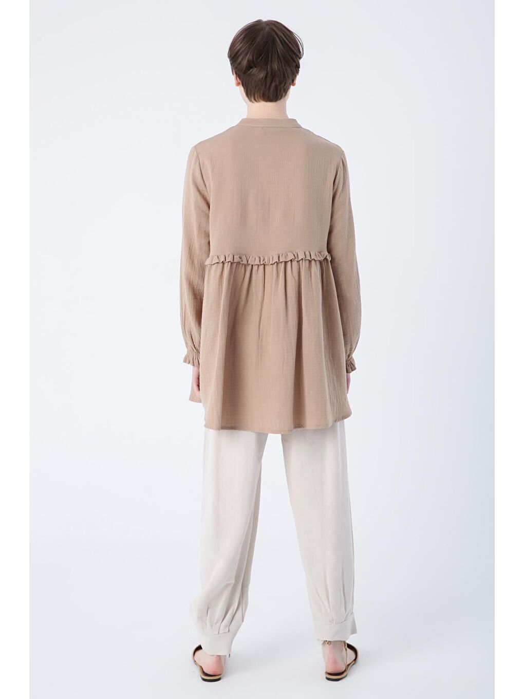 Koyu Bej %100 Pamuk Hakim Yaka Kolları Büzgülü Fırfır Detaylı Gömlek Tunik-3