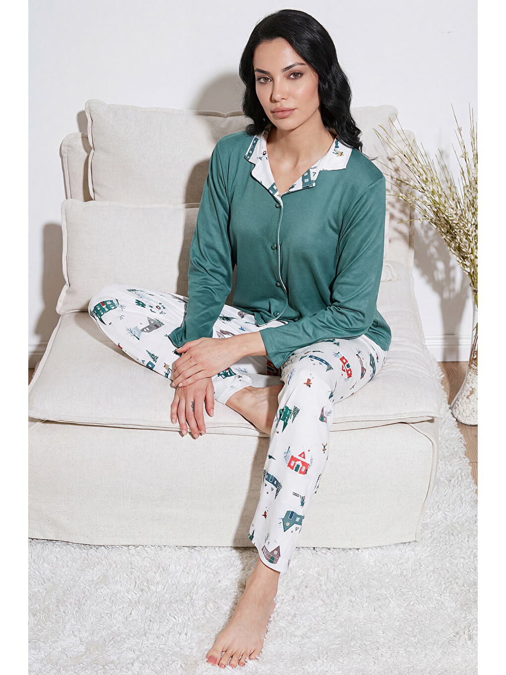 Yeşil Desenli Regular Fit Apaş Yaka Beli Lastikli Bol Paça Kadın Pijama Takımı 65714300-1