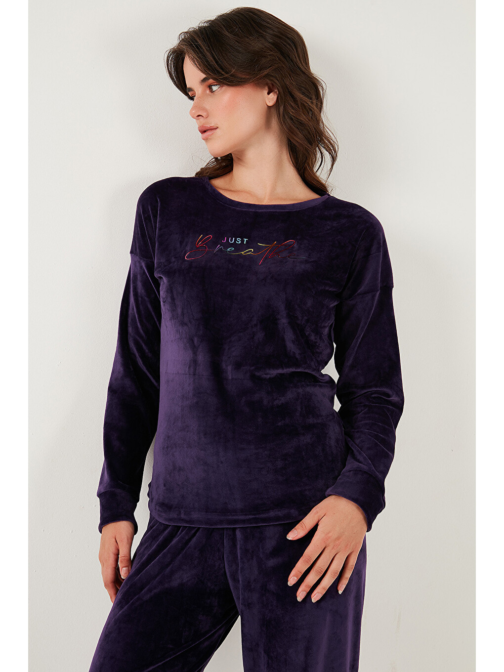 Mor Regular Fit Yumuşak Dokulu Kadife Kadın Pijama Takımı 6094200w4-5