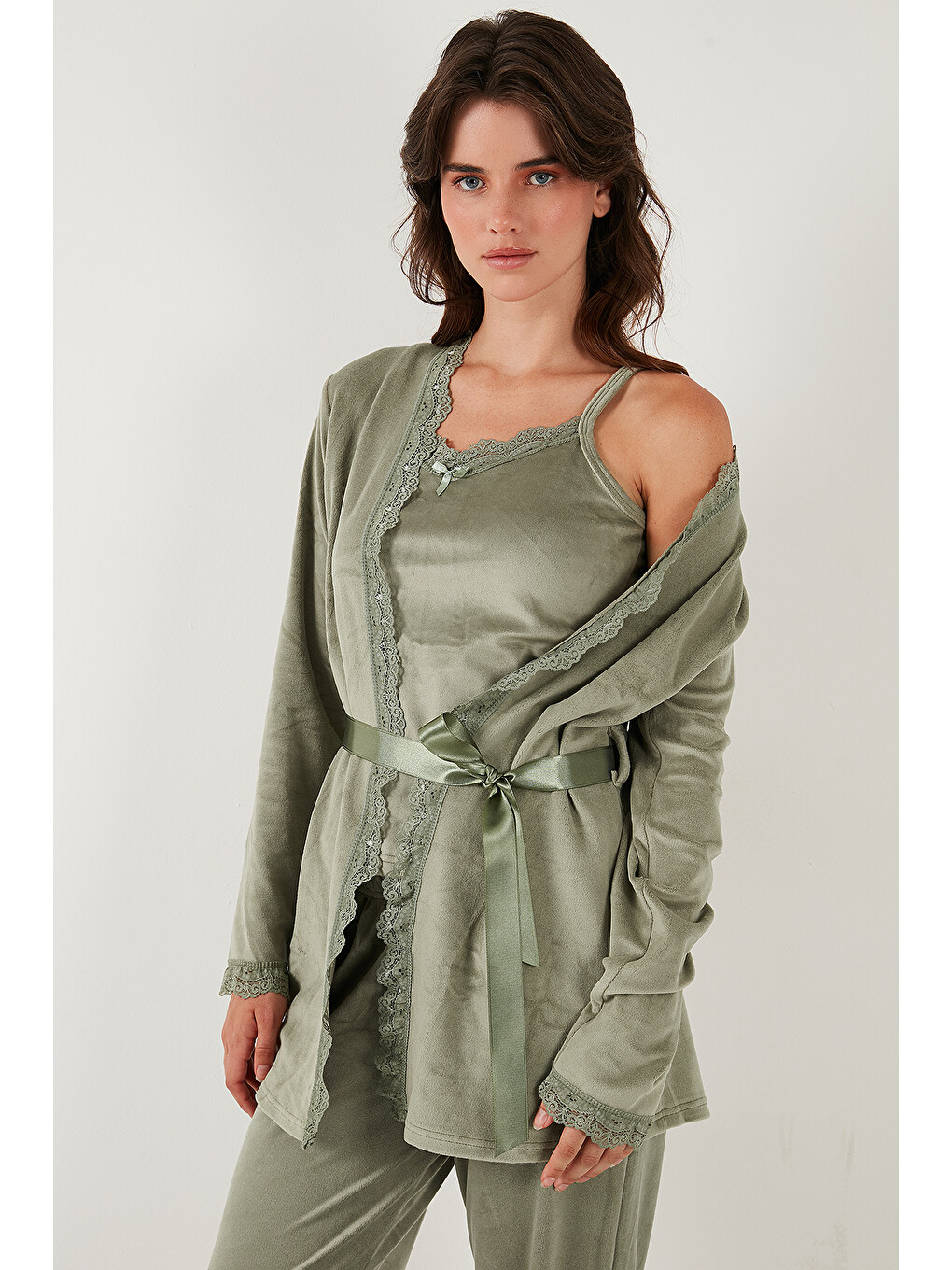 Yeşil Regular Fit Dantelli Yumuşak Dokulu Sabahlıklı Kadife Kadın Pijama Takımı 6095545w4-3