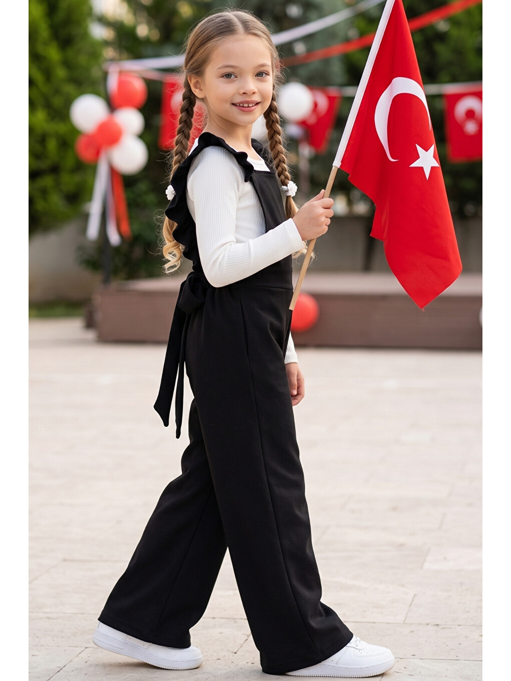 Kız Çocuk Berlin Siyah Pamuklu Fırfırlı Bağlama Detaylı Salopet Tulum 29 Ekim Gösteri Kıyafeti