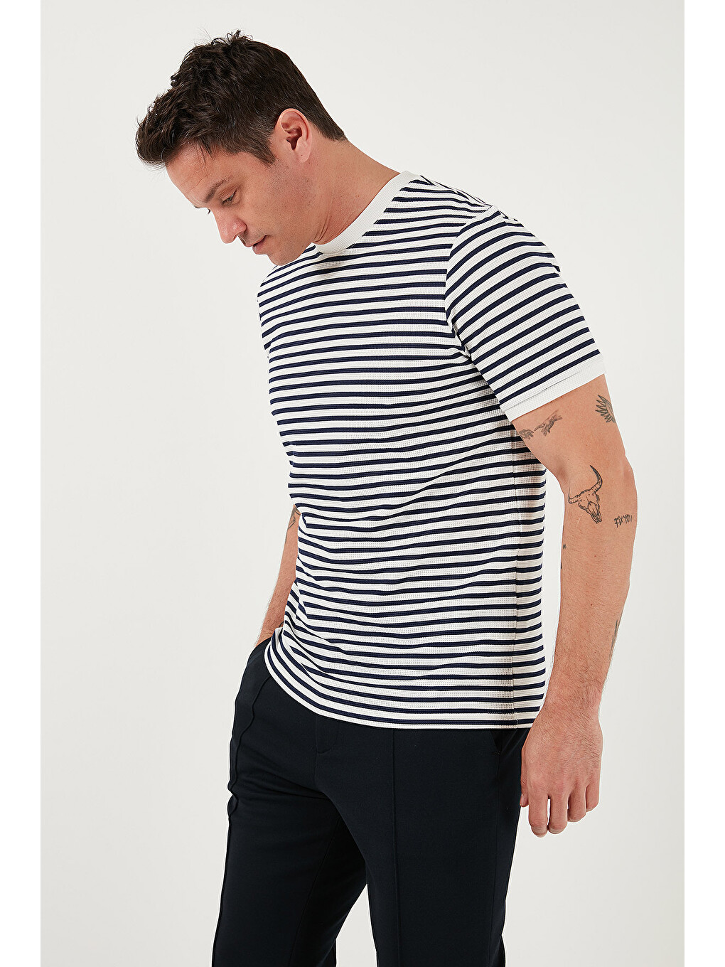 İndigo Pamuklu Çizgili Regular Fit Bisiklet Yaka %100 Pamuk Tişört 5903005-1