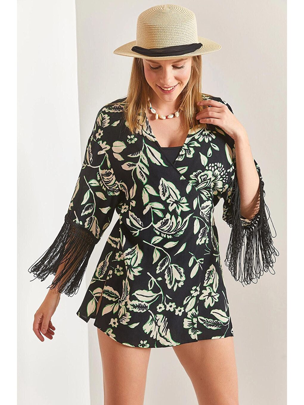 Siyah Kadın Saçaklı Bağlama Detaylı Kimono