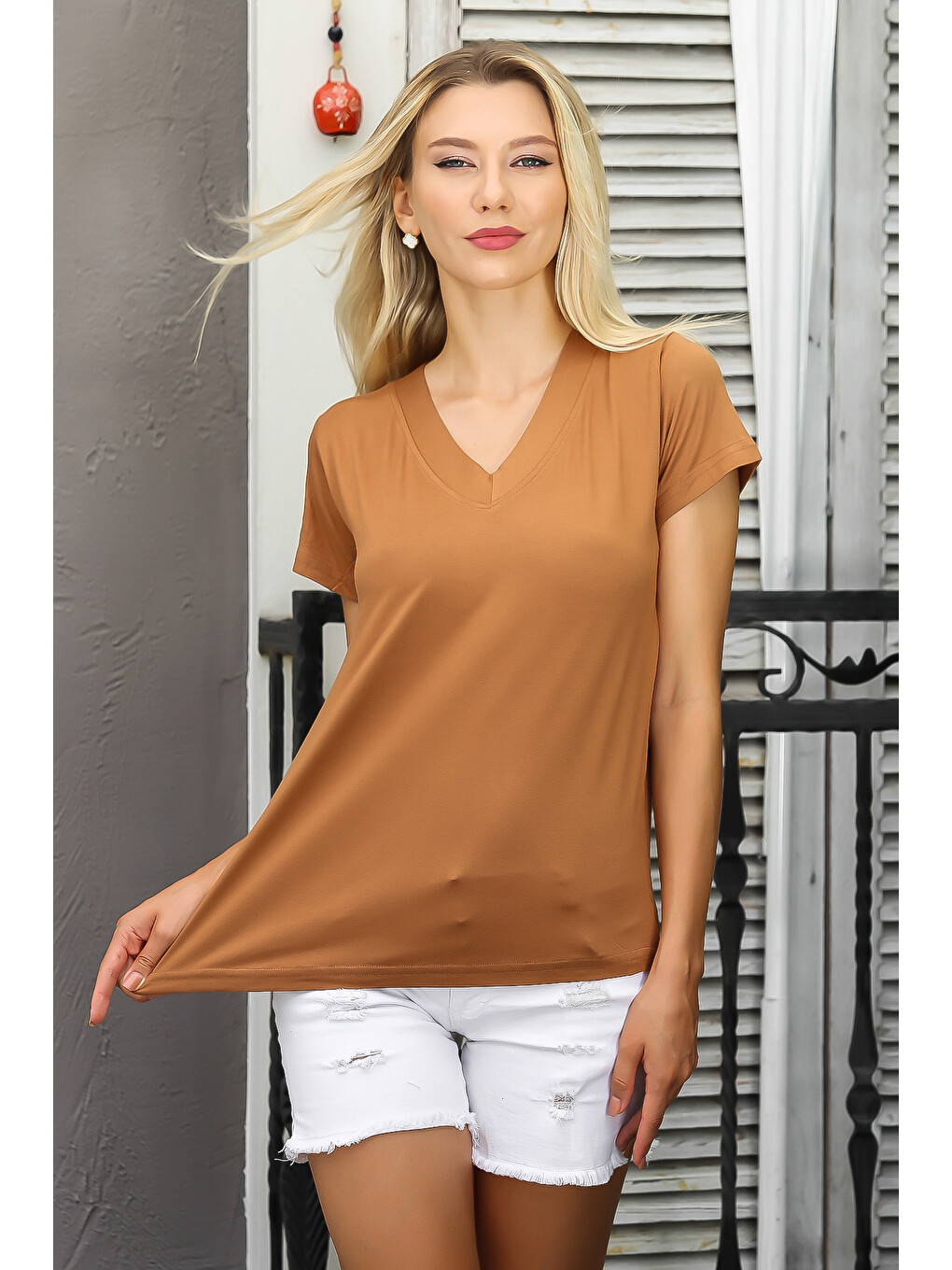 Bej Karamel Rengi V Yaka Kısa Kol Düz Renk Örme T-Shirt